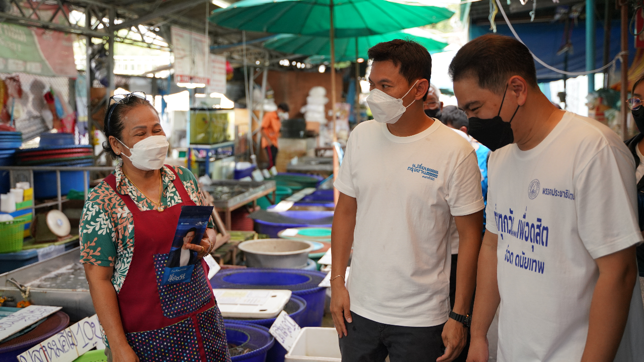 "เอ้-สุชัชวีร์" ประกาศชูนโยบายคืนวันจันทร์ให้แม่ค้า ต้องขายของได้ทุกวัน