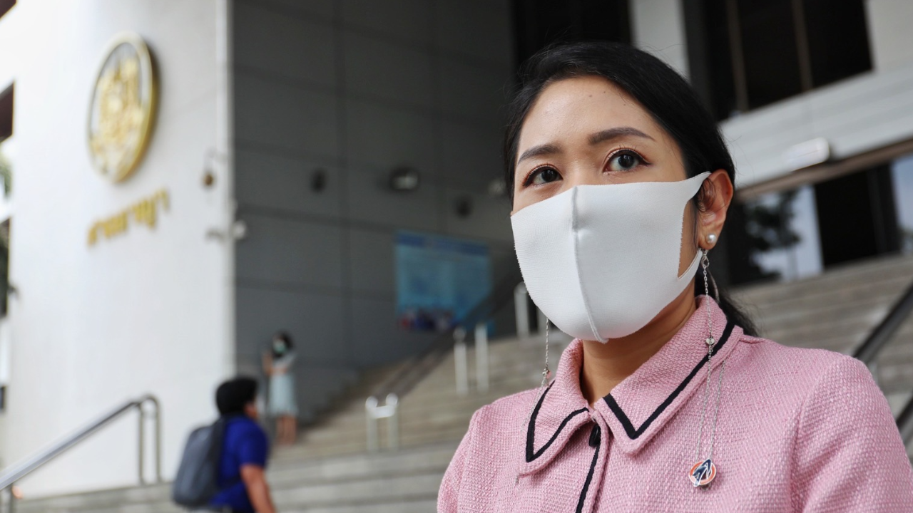 ศาลรับฟ้อง “ช่อ พรรณิการ์” โพสต์ผิด พ.ร.บ.คอมฯ ยื่น 3 หมื่นขอปล่อยตัวชั่วคราว