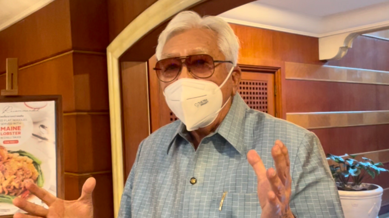 “พิเชษฐ” ร่วมโต๊ะพรรคเล็ก ยัน “บิ๊กป้อม” ไม่เคยห้ามทานข้าวกับ “ธรรมนัส”