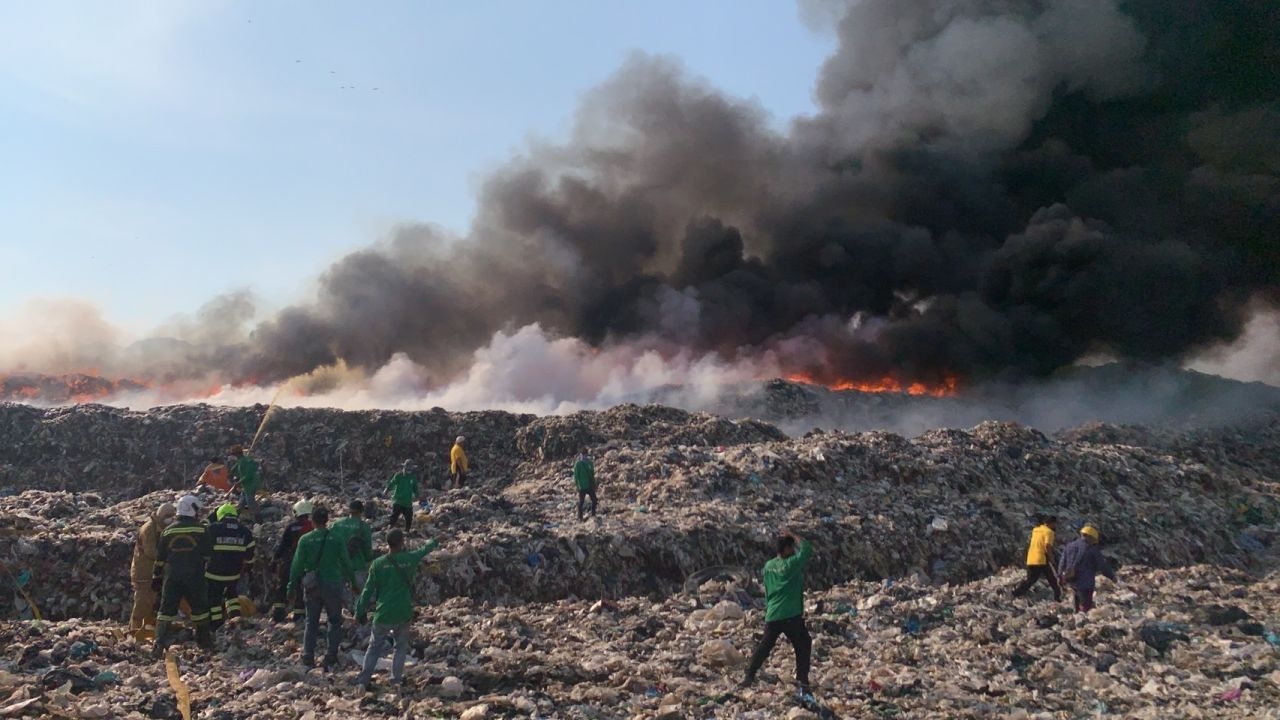 ไฟไหม้บ่อขยะแพรกษาใหม่ ล่าสุดควบคุมเพลิงไว้ในวงจำกัด เร่งระบายความร้อน
