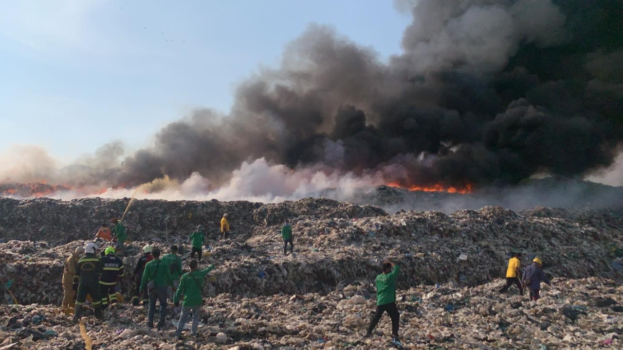 ด่วน เพลิงไหม้บ่อขยะแพรกษาใหม่ พบกลุ่มควันดำจำนวนมาก