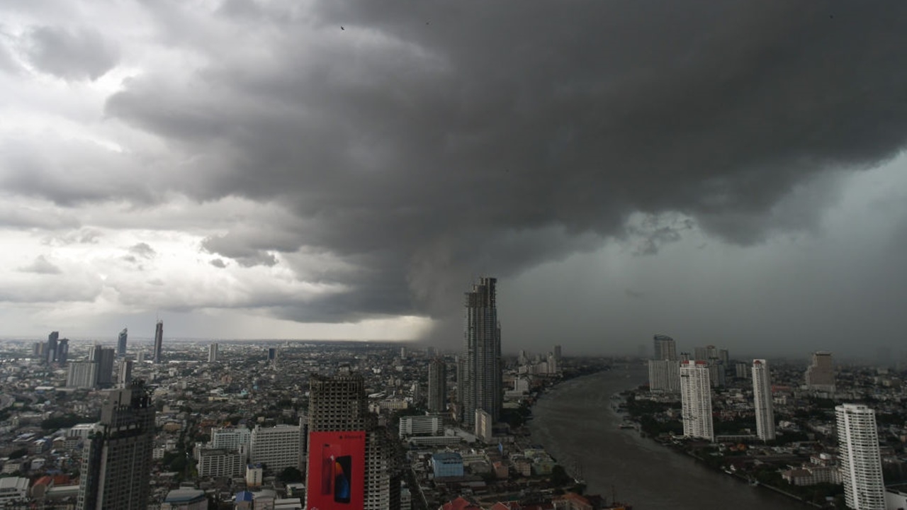 สภาพอากาศวันนี้ ไทยตอนบนร้อนถึงร้อนจัด มีฝนฟ้าคะนอง ฝุ่นควันสะสมเพิ่ม