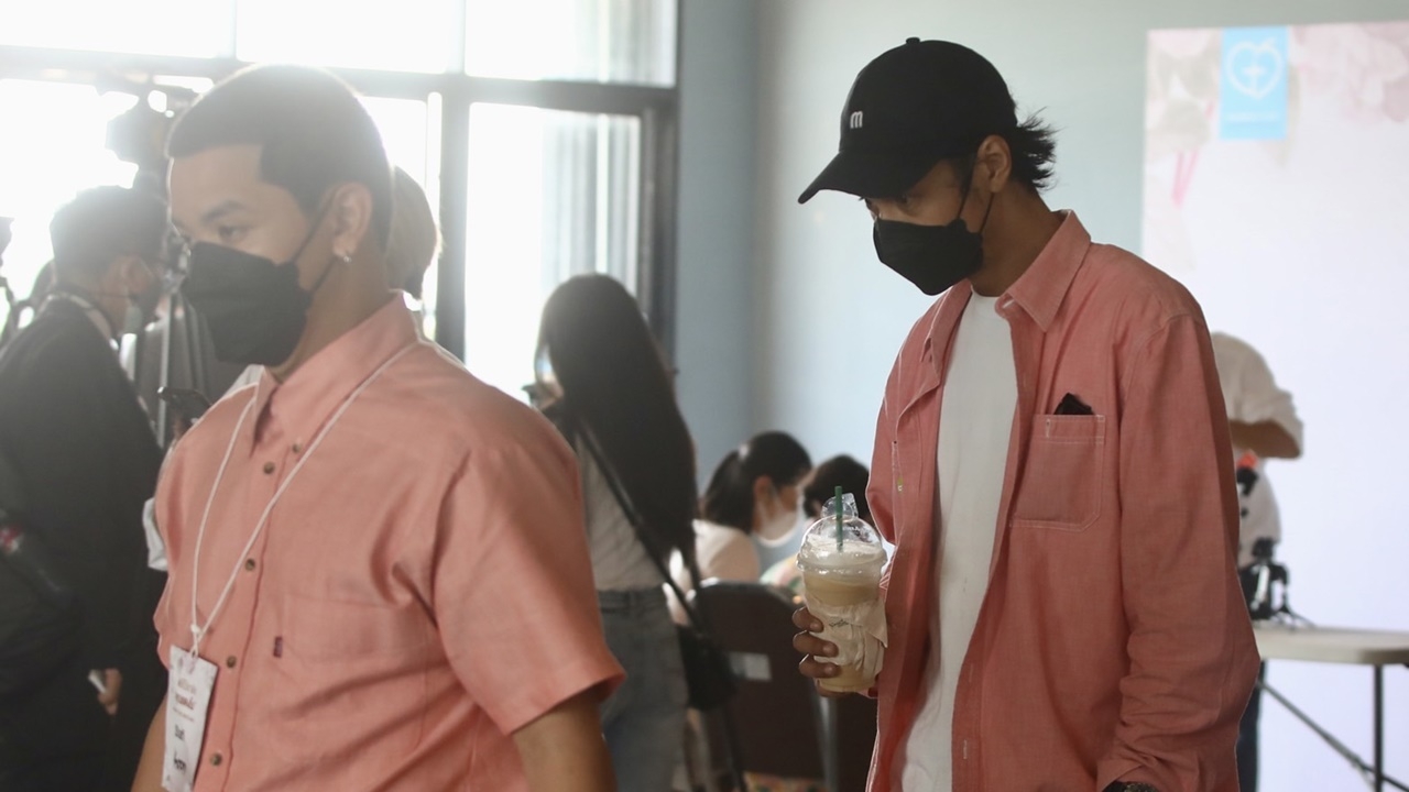 เบิร์ด แฟน แตงโม เดินทางมาร่วมพิธีอาลัยวันที่ 2 ยังดูเศร้าและอิดโรย