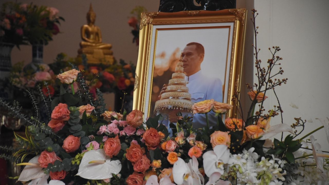 สวดพระอภิธรรม "สรพงศ์ ชาตรี" วันที่สอง ดาราและคนวงการบันเทิงมาคับคั่ง