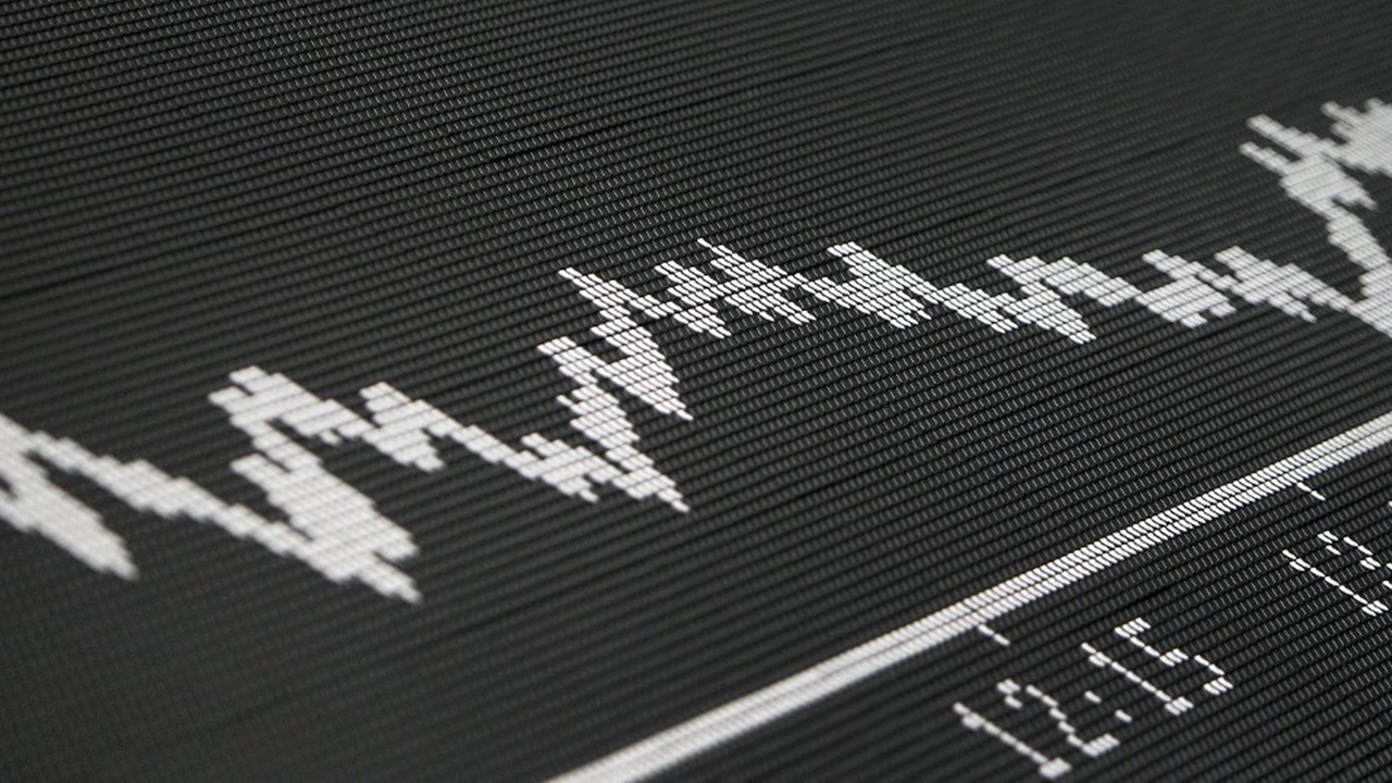 ราคาน้ำมันดิบสหรัฐฯ ทะยานปิดเกิน 100 ดอลลาร์ครั้งแรกในรอบเกือบ 8 ปี