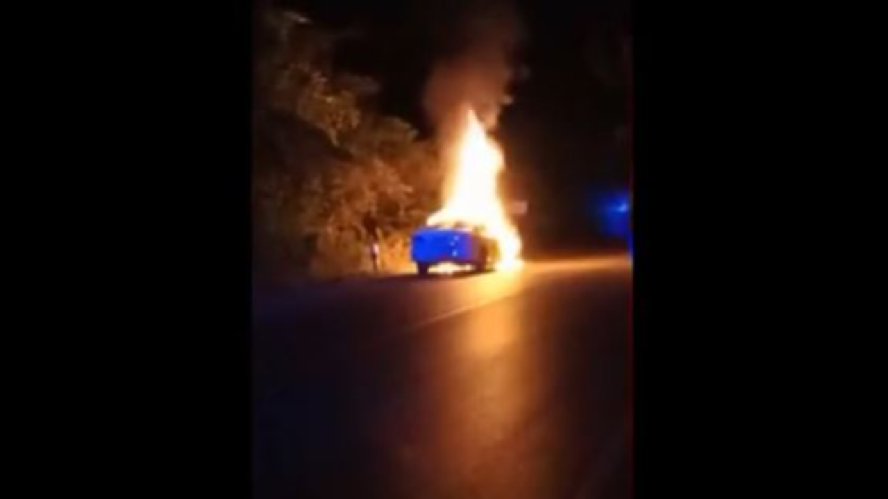 "ตูม" เครื่องยนต์ระเบิด-ไฟลุกท่วมคัน เผาเก๋งเป็นซาก ระทึกกลางดึก