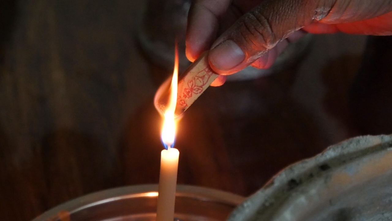 มาแล้วเลขเด็ด "ปู่ตาฤาษีสิงห์" คอหวยแห่ส่องธูปจีน หวังนำไปลุ้นโชคงวดนี้