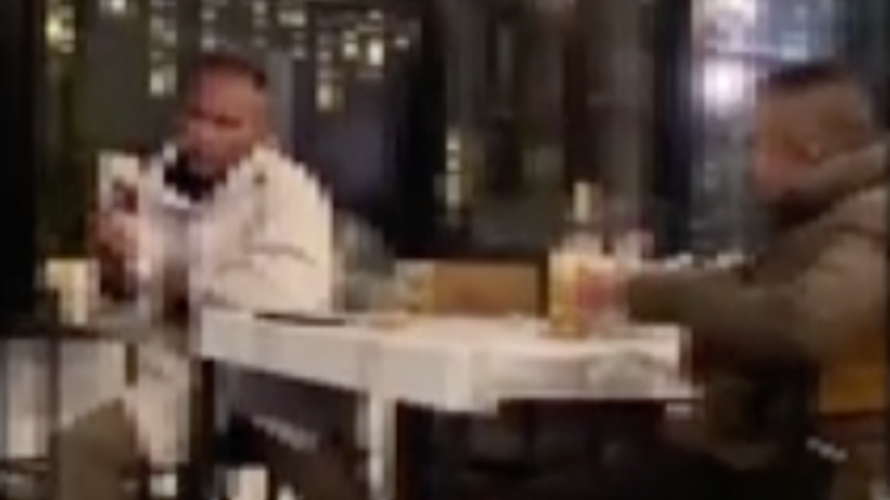 ตำรวจโชว์กร่าง ด่าหยาบ ไม่พอใจสาวไม่นั่งดื่มด้วย ล่าสุดโดนสั่งย้ายแล้ว (คลิป)