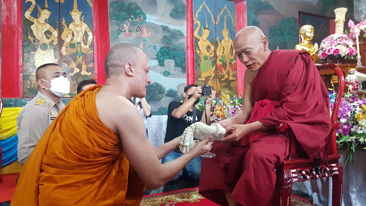 พระกากัน อโสโก มาวัดสว่างอารมณ์ คอหวยไม่พลาด "เลขเด็ด" ลุ้นโชค 1/3/65