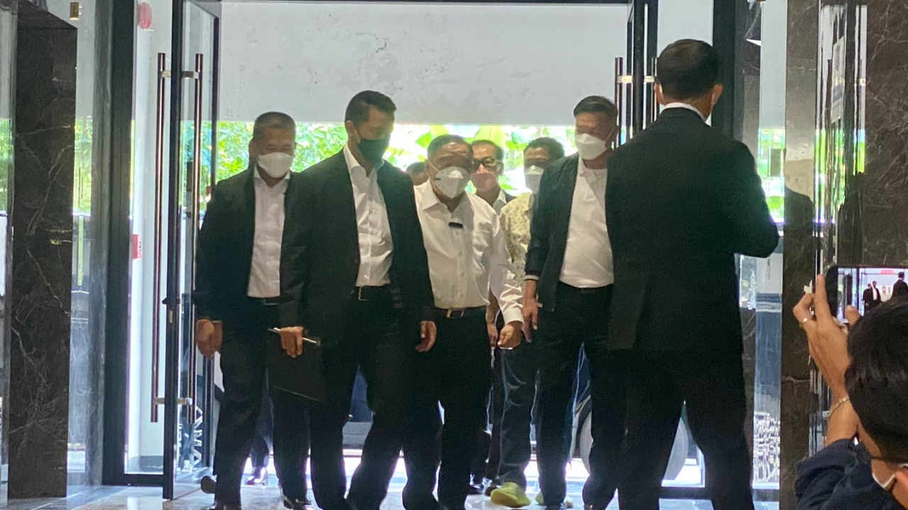 “บิ๊กป้อม” ดอดเข้าพปชร. หลังท้องเสียจนลา ครม. สั่ง ส.ส. ต้องเข้าประชุมสภาฯ