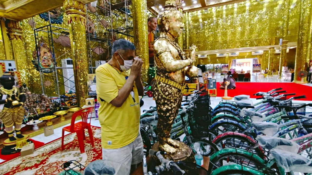 หนุ่มใหญ่ขายที่สำเร็จ กลับมาแก้บน "กุมารสมบัติ" คอหวยไม่พลาด "เลขเด็ด" ลุ้นโชค