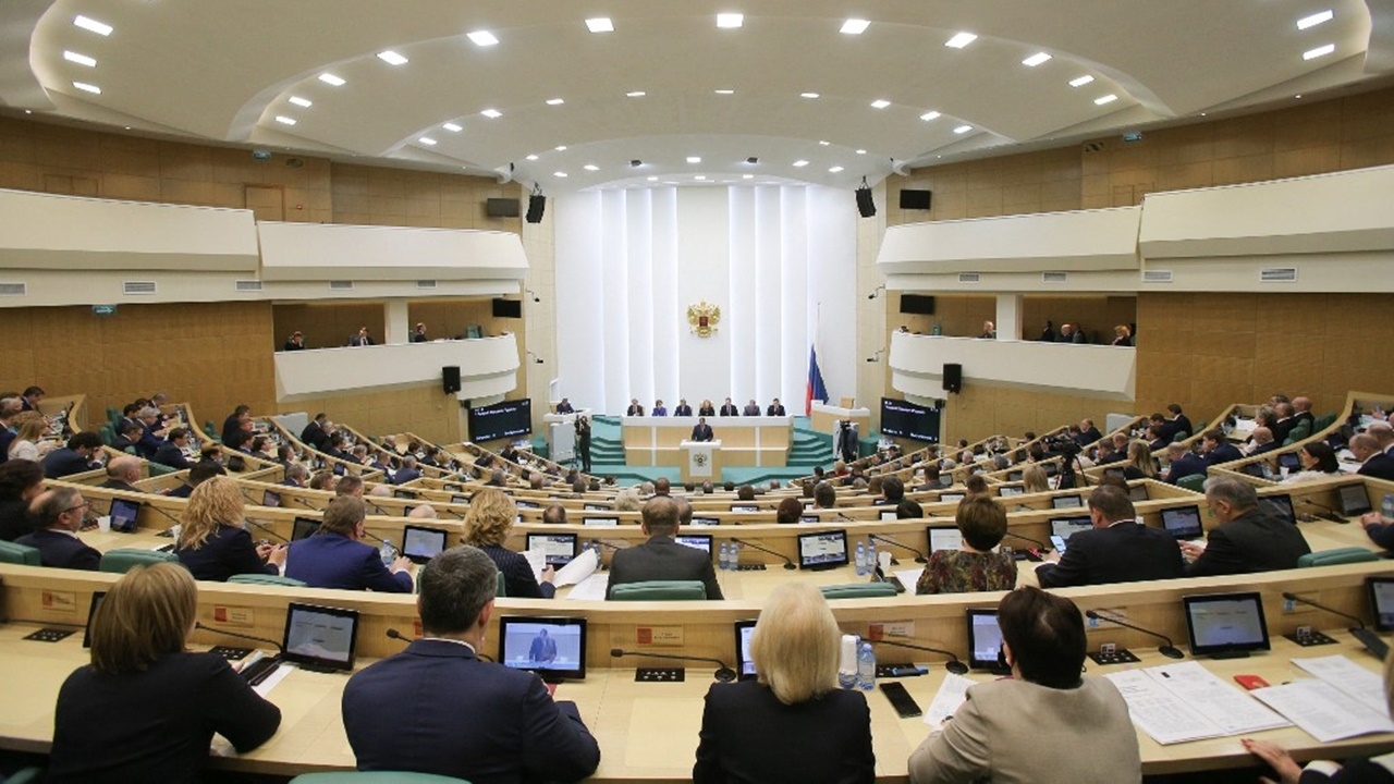 สภาสูงรัสเซียไฟเขียว ให้อำนาจปูติน ส่งกองทัพไปต่างประเทศได้