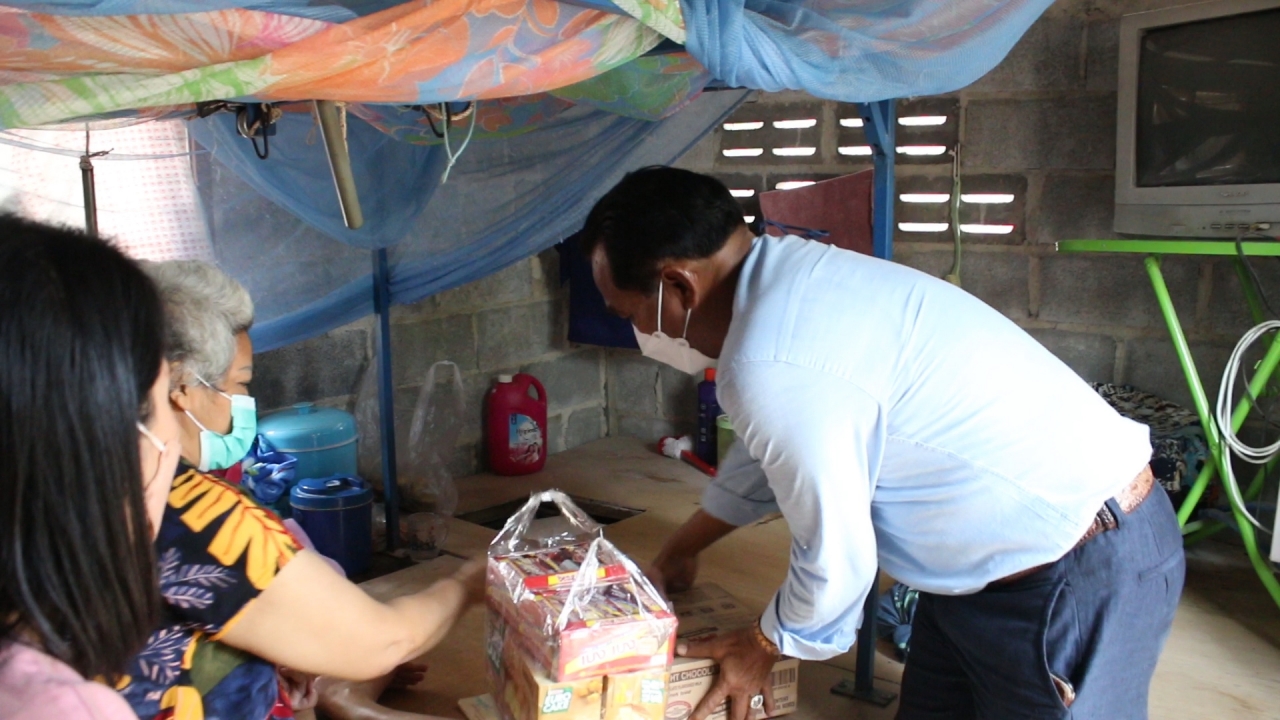 อบต.จักรสีห์ จับมือศิลปิน และผู้ใจบุญ หอบธารน้ำใจช่วยผู้ป่วยติดเตียง