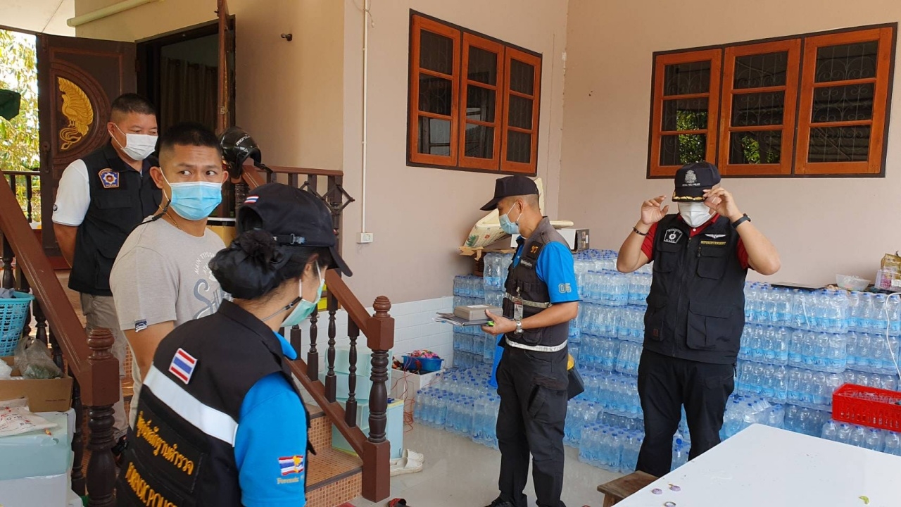 ผัวขี้เหล้าก๊งจนเมาทะเลาะกับเมีย คว้าปืนยิงดับ ก่อนหอบลูก 2 คนหนี