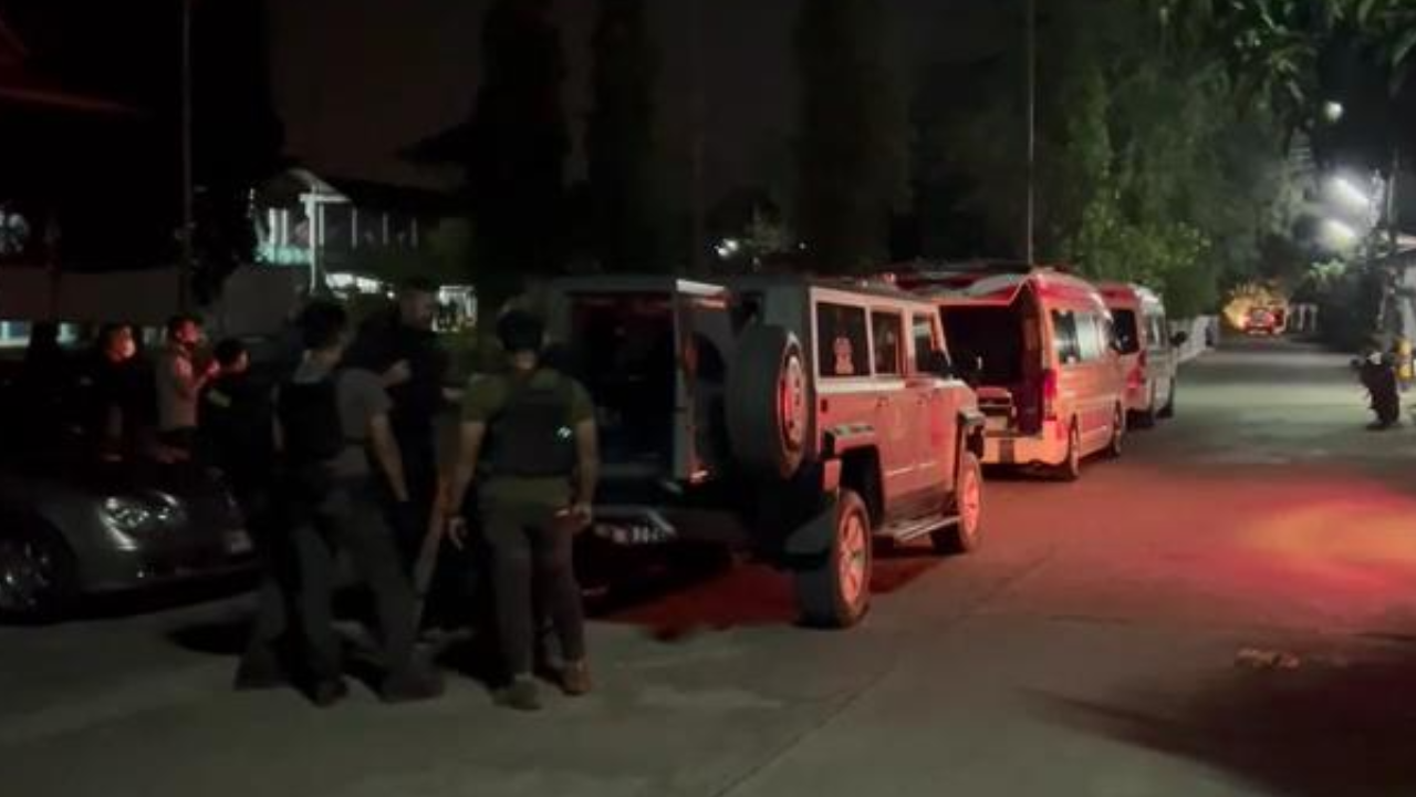 รวบลุงปืนโหด บุกยิงเมียเก่าเจ็บ-เพื่อนร่วมงานดับ ตำรวจคาดเหตุคับแค้นใจ