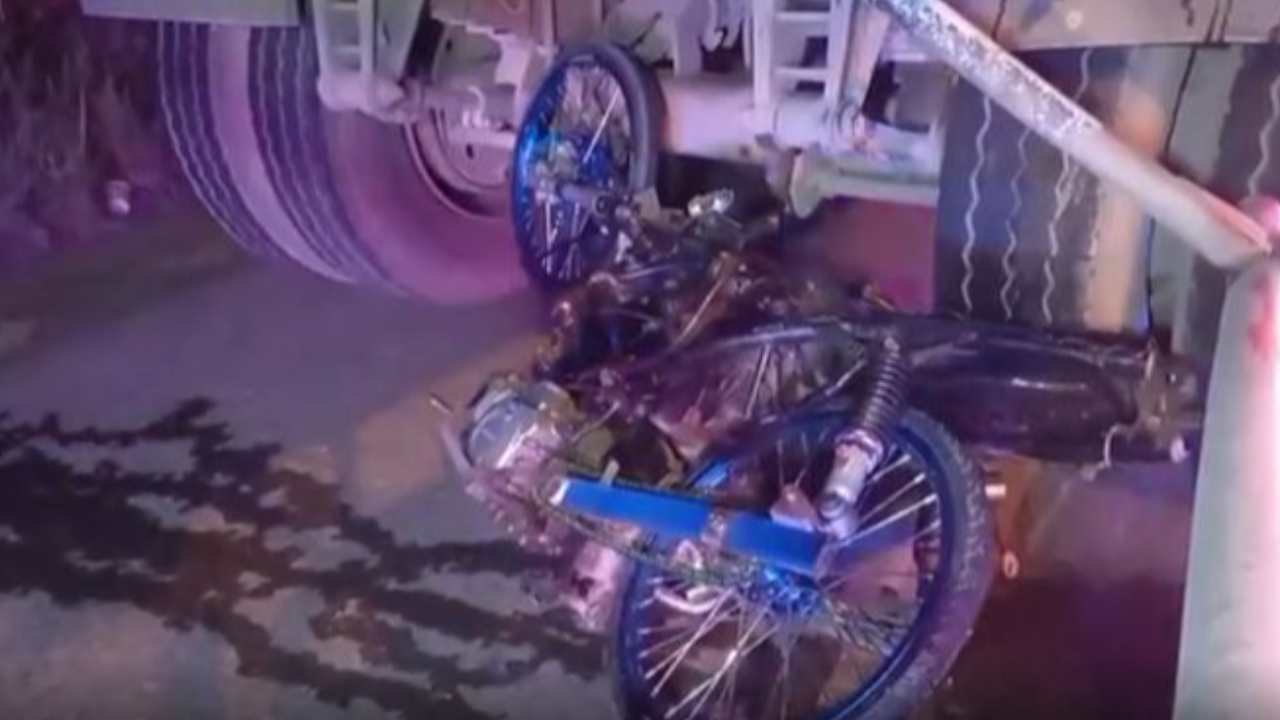 สลด หนุ่ม 18 ควบ จยย.ชนพ่วงย้อนศร ตายสยองเป็นศพคาถนน