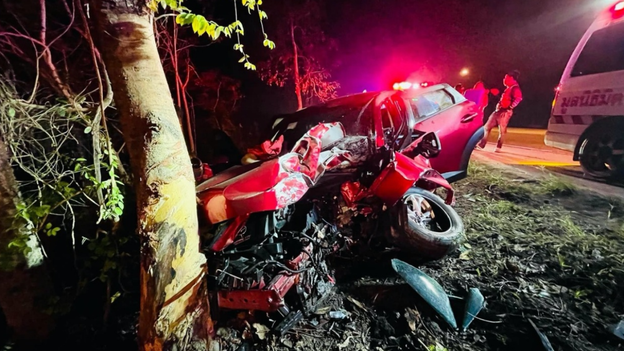 แม่ขับรถจะไปสักยันต์ หลับในชนต้นไม้ ลูกสาววัย 13 มาด้วยคอหักตาย