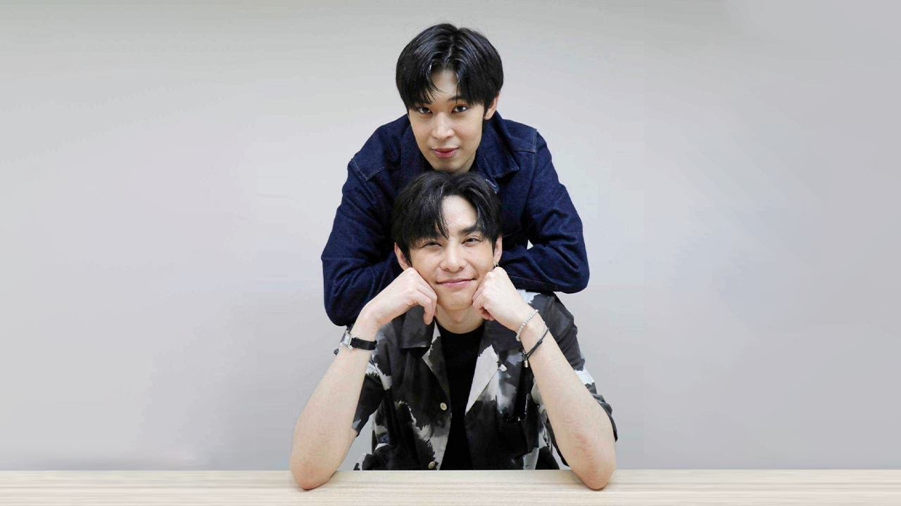 "นัท&แปลน" ผลัดกันออกแบบเสื้อเป็น “สื่อรักแทนใจ”