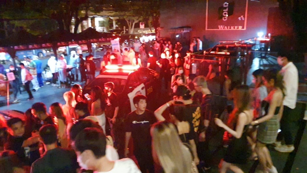 จับผับ "เบบี้เฟซ" เอกมัย ขายเหล้าเกินเวลา นักเที่ยวนับร้อย