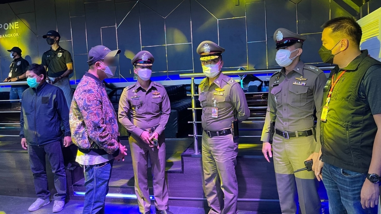ตำรวจฟิตจับปรับผับดังรัชดา 6 พัน ฐานปล่อยนักเที่ยวเข้าแน่น ไม่เว้นระยะห่าง