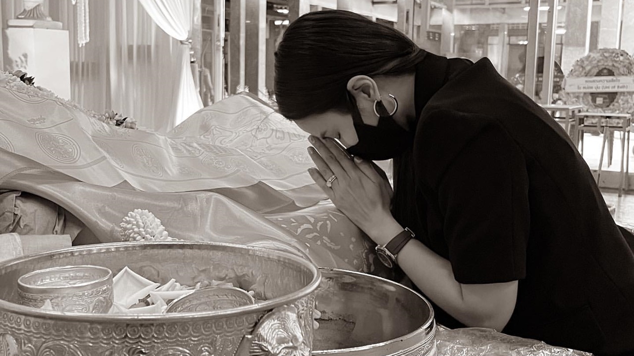 จั๊กจั่น อคัมย์สิริ สุดเศร้ากราบลาแม่ สัญญาจะดูแล เค วัฒนา ให้ดีที่สุด