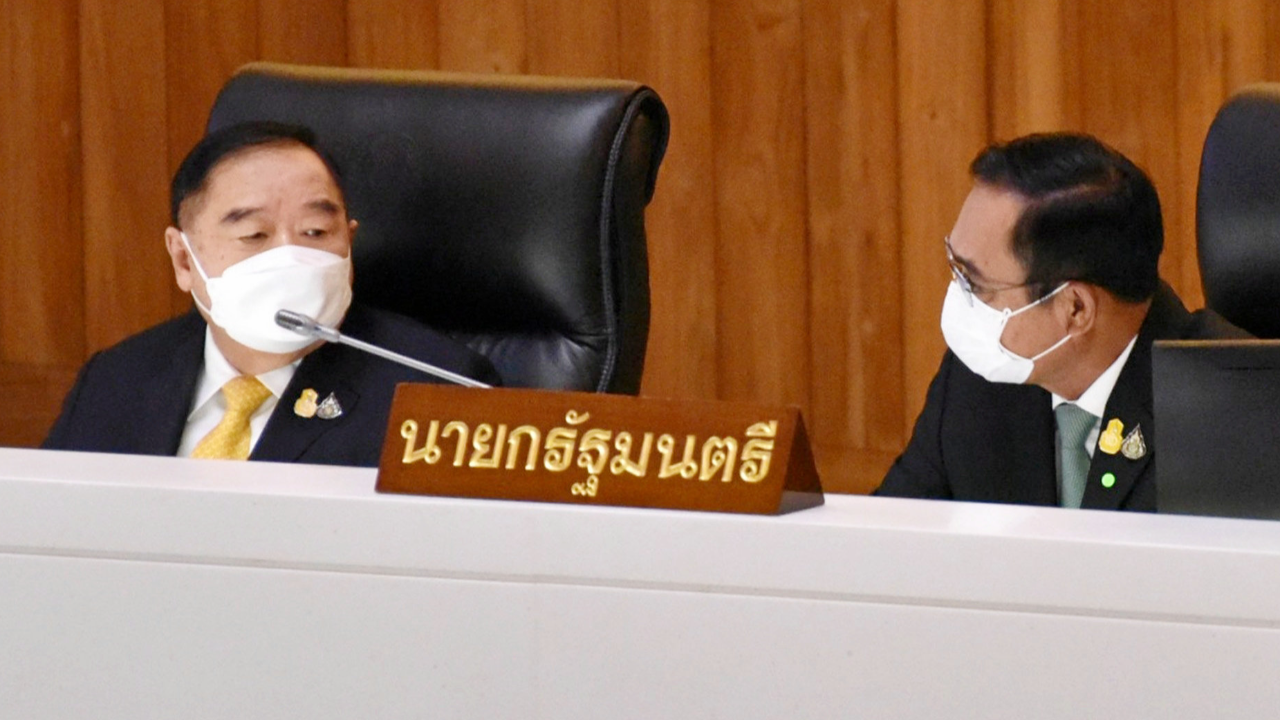 บิ๊กป้อม รับไม่แข็งแรง ย้ำ ก๊วนธรรมนัสอยู่กับรัฐบาล ปรับ ครม. โยนถามนายกฯ