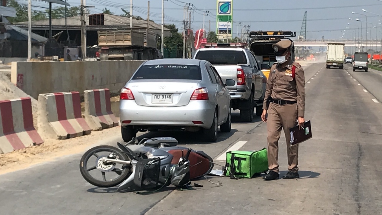 สลด รถบรรทุกทับหนุ่มไรเดอร์ดับคาถนน เมียกำลังท้องได้ 8 เดือน 