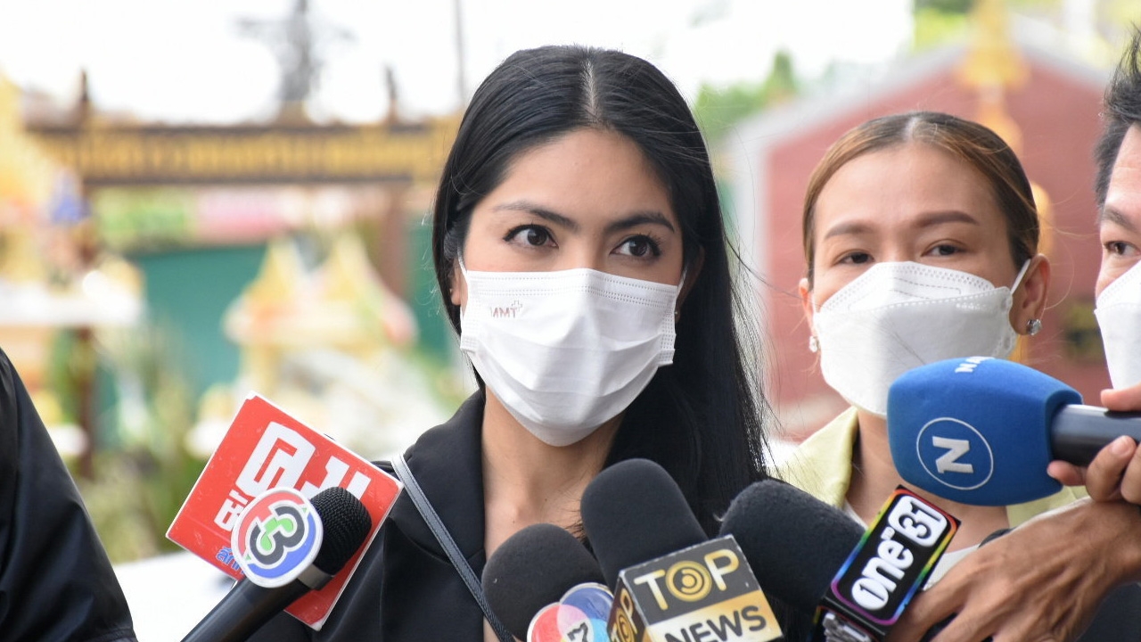 โพสต์เฟซบุ๊กแตงโม ข้อความแทงใจ มือมืดเขย่าเกม กระติกปัดเอี่ยว