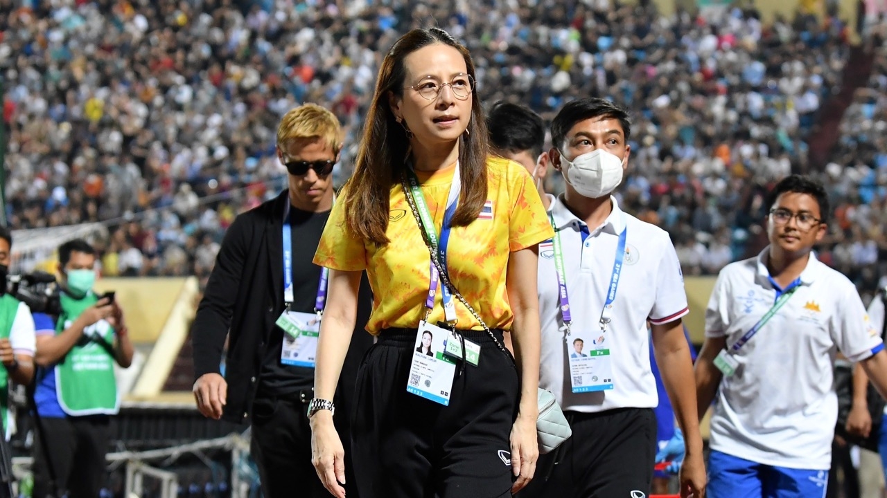 ยกนิ้วให้เลย "มาดามแป้ง" ซูฮกแข้ง "ทีมชาติไทย" หลังถล่มกัมพูชา จ่อลิ่วรอบ 4 ทีม