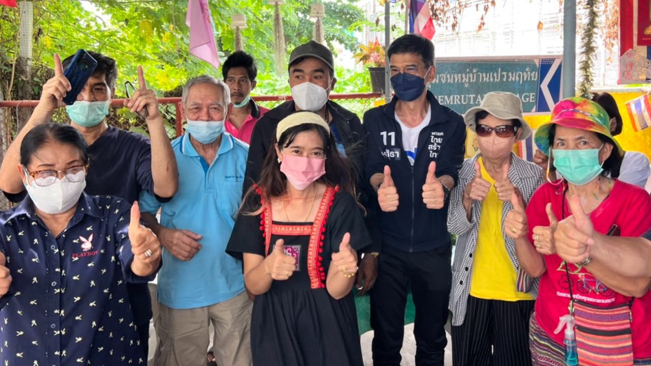 "น.ต.ศิธา" อ้อนชาวคลองเตยขอโอกาสให้คนรู้ปัญหาและเป็นลูกหลานเข้าไปทำงาน