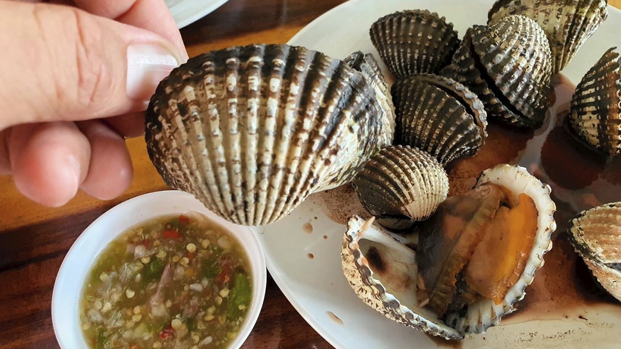 “ท่าเรือลุงหมีซีฟู้ด” คลองตาสังข์ อร่อยเด็ดทุกเมนูสดๆจากทะเล