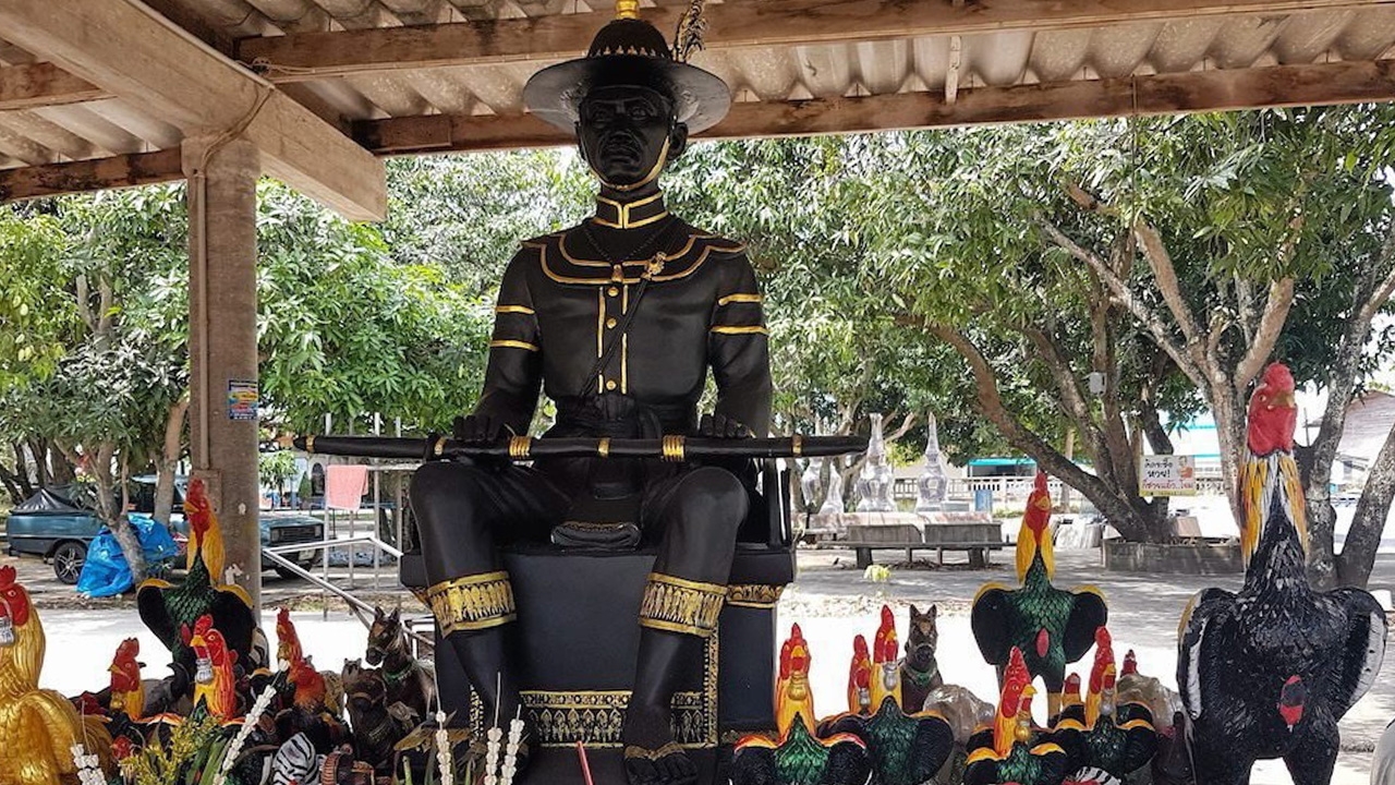 เมตตา! มหานิยม “ลุงหมี” บูชาของดี ขายดี ลูกค้าตรึม