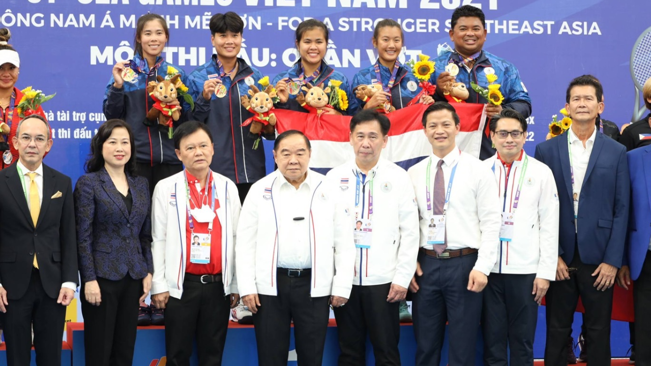 “ลุงป้อม” มอบเหรียญทองทีมนักเทนนิสไทย หวดคว้าชัยซีเกมส์ที่เวียดนาม