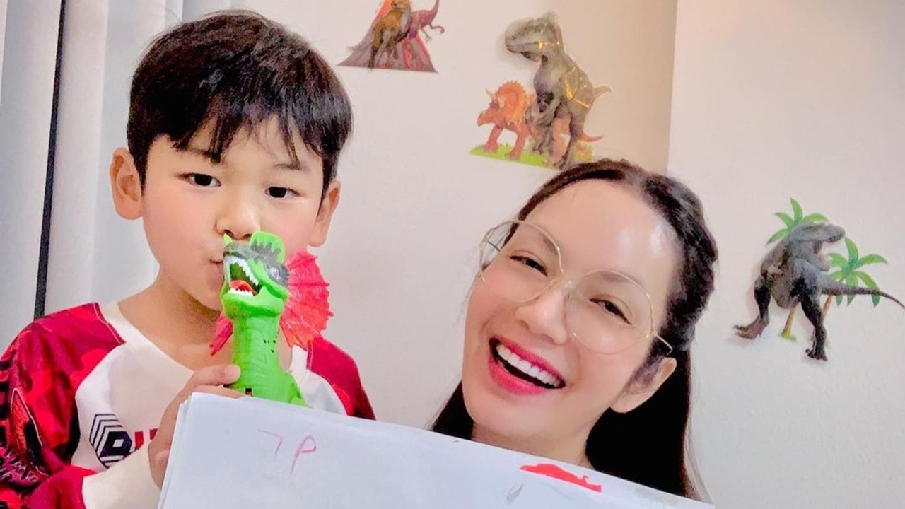 ถูกใจคอหวย อ๋อม สกาวใจ อวดศิลปะรูปวาดของลูกชาย แฟนๆ แห่ซูมดูเลข