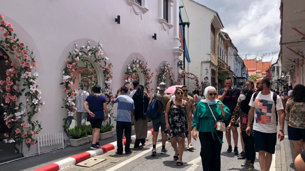 หยุดยาวคนแห่เที่ยวไทยคึกคัก ภูเก็ต-สมุย ยอดจองเที่ยวบิน ห้องพักสูงขึ้น