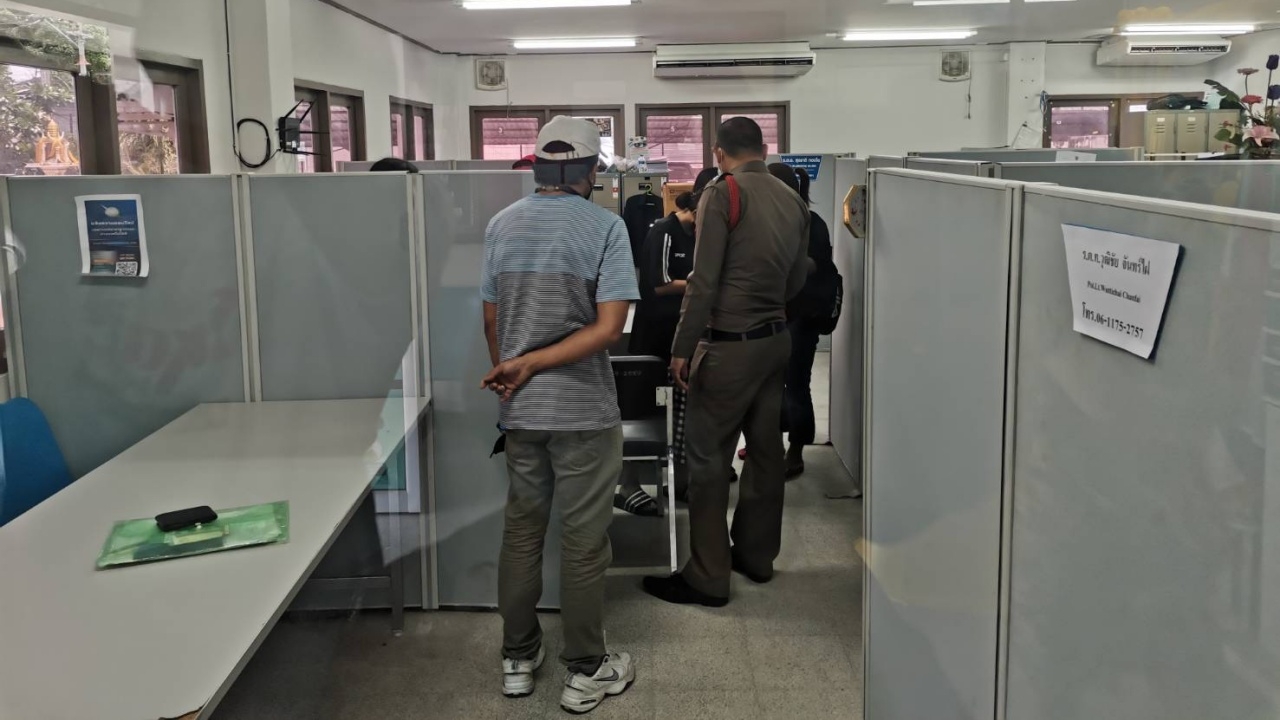 โผล่อีก แม่พาลูกสาว 13 ปี แจ้งความสภ.วิชิต ถูกแก๊ง 4 สาวรุ่นพี่รุมยำ