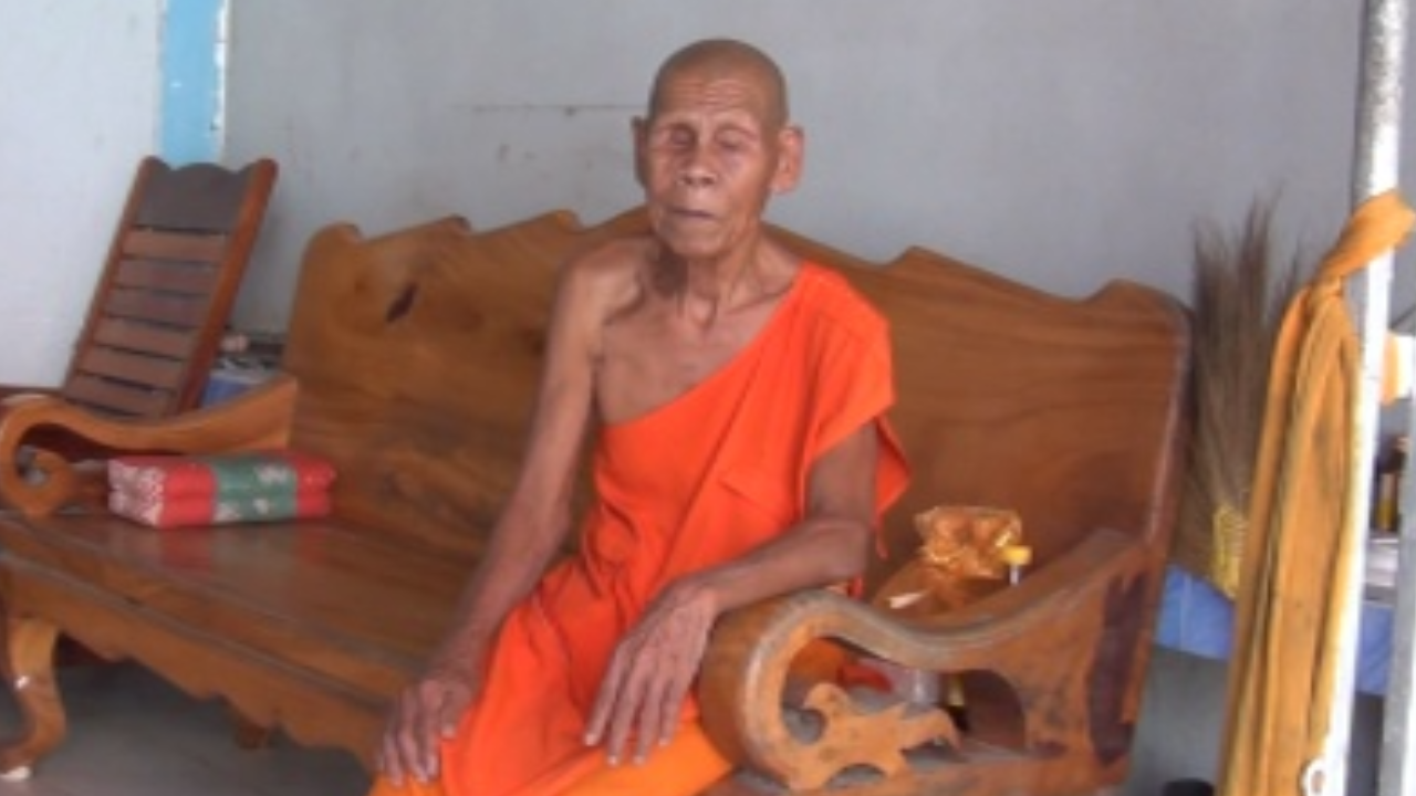 แก๊งเปรตแสบ บุกตุ๋นถึงวัด วางแผนหลอกเงิน "หลวงตาพิการ" เผ่นหนีลอยนวล