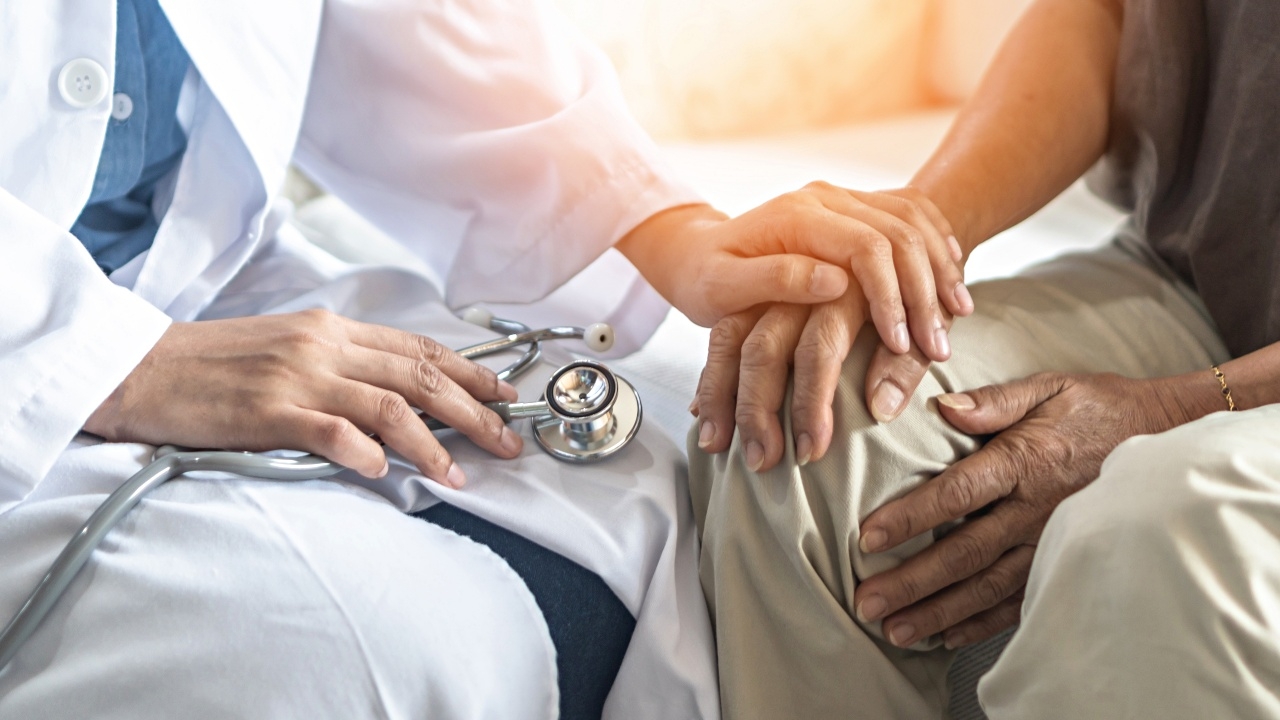 สัญญาณเตือน "ผู้ป่วยโรคสมองเสื่อม" พร้อมคำแนะนำสำหรับผู้ดูแล