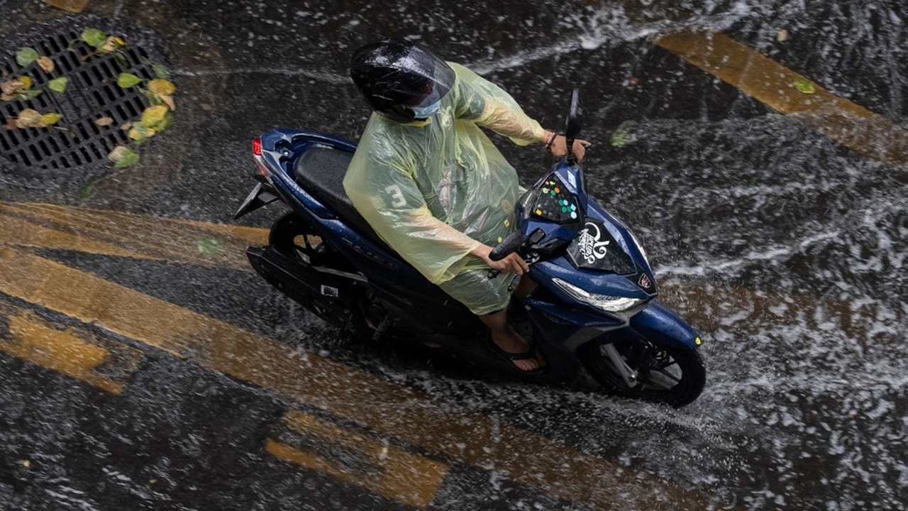 สภาพอากาศวันนี้ ทั่วไทยมีฝนฟ้าคะนอง ตกหนักบางแห่ง กทม.ฉ่ำร้อยละ 60