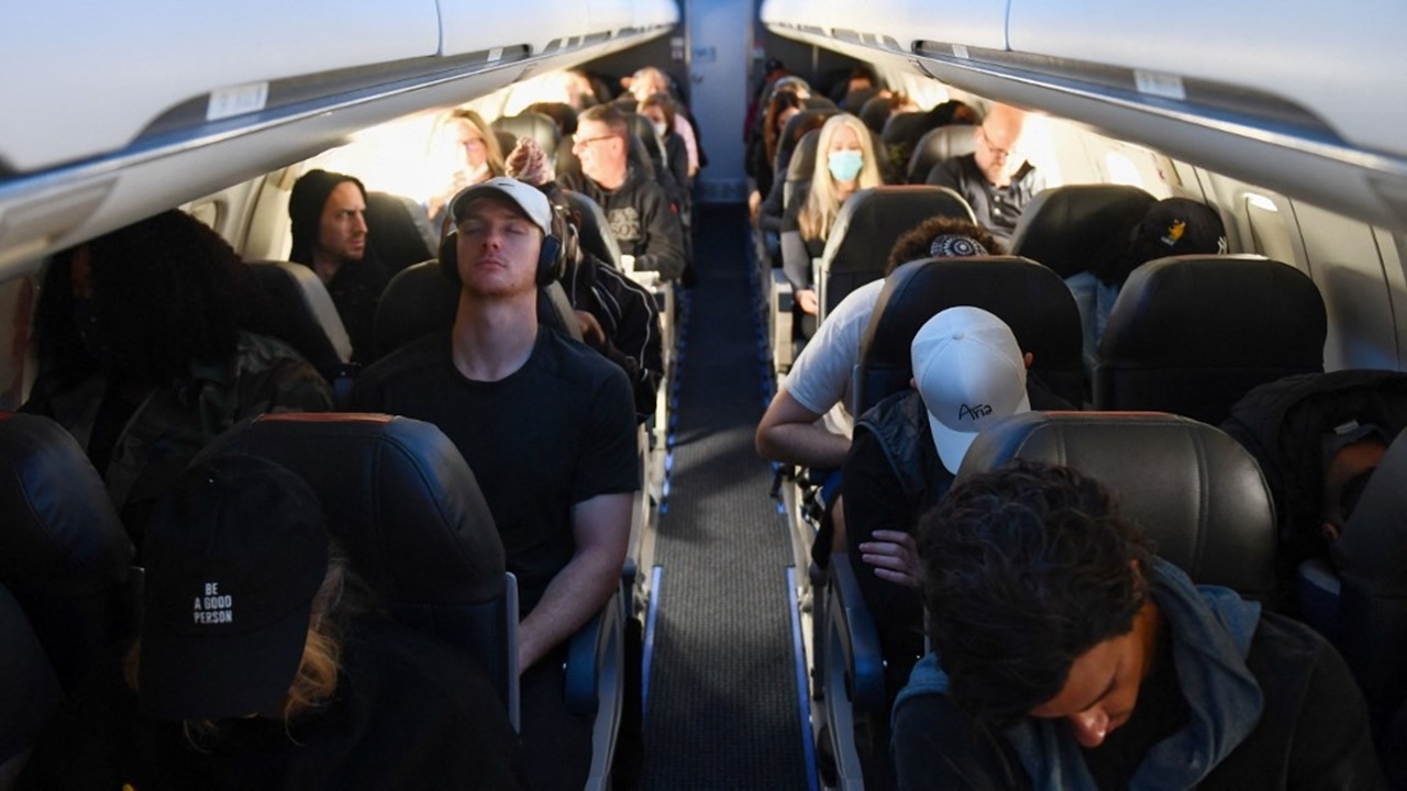 EU เลิกบังคับใส่หน้ากากป้องกันโควิดบนเครื่องบิน-สนามบิน เริ่มสัปดาห์หน้า