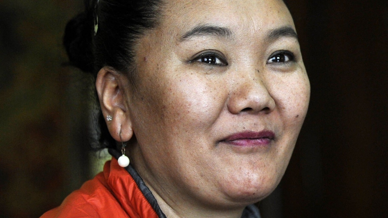 สุดเจ๋ง หญิงชาวเนปาลทุบสถิติขึ้นเขาเอเวอเรสต์รอบที่ 10