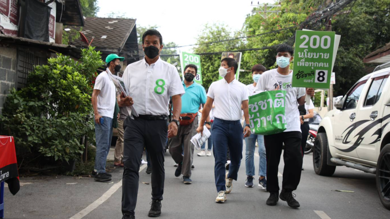 "ชัชชาติ" แนะอย่าเลือกเพราะเกลียดให้ดูนโยบาย ชี้ผลโพลนำยังวัดคะแนนเสียงไม่ได้