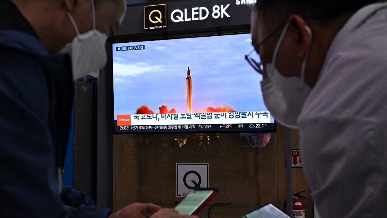 เกาหลีเหนือกร้าว ทดสอบยิงขีปนาวุธ 3 ลูก ต้อนรับ ปธน.ใหม่เกาหลีใต้