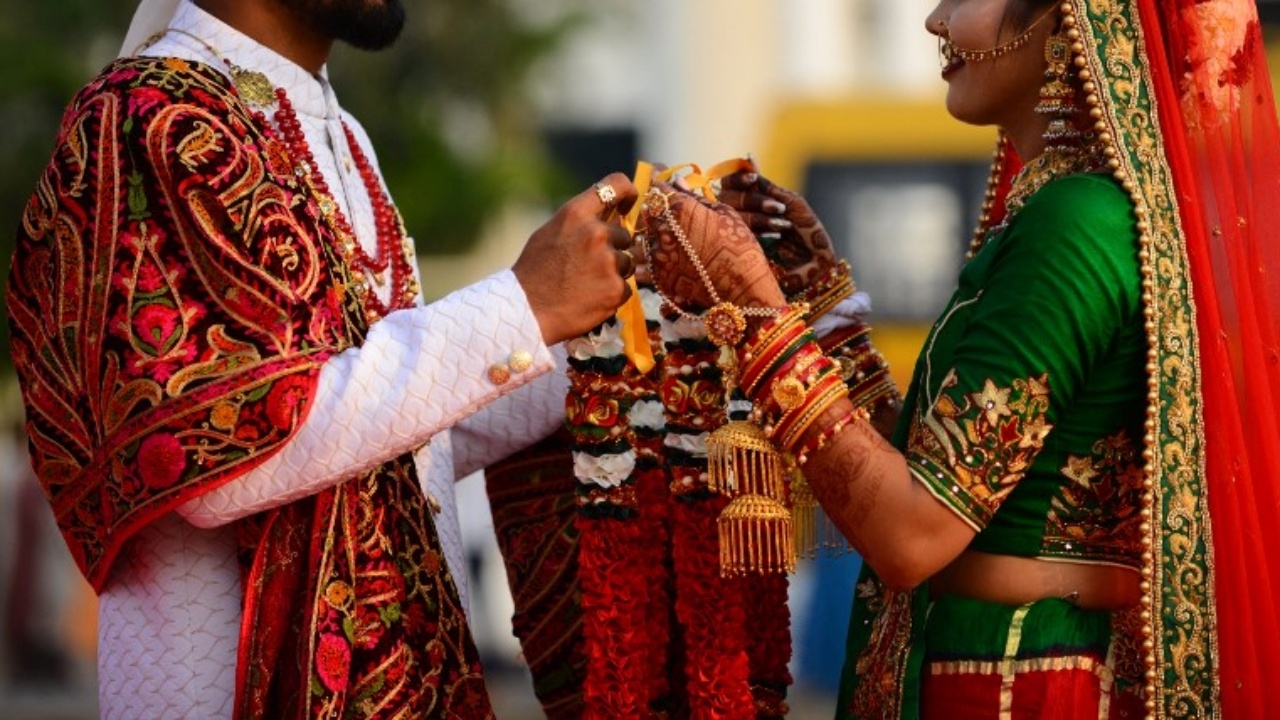 พ่อแม่อินเดียฟ้องลูกชาย-ลูกสะใภ้ฐานไม่ยอมมีหลานให้อุ้ม