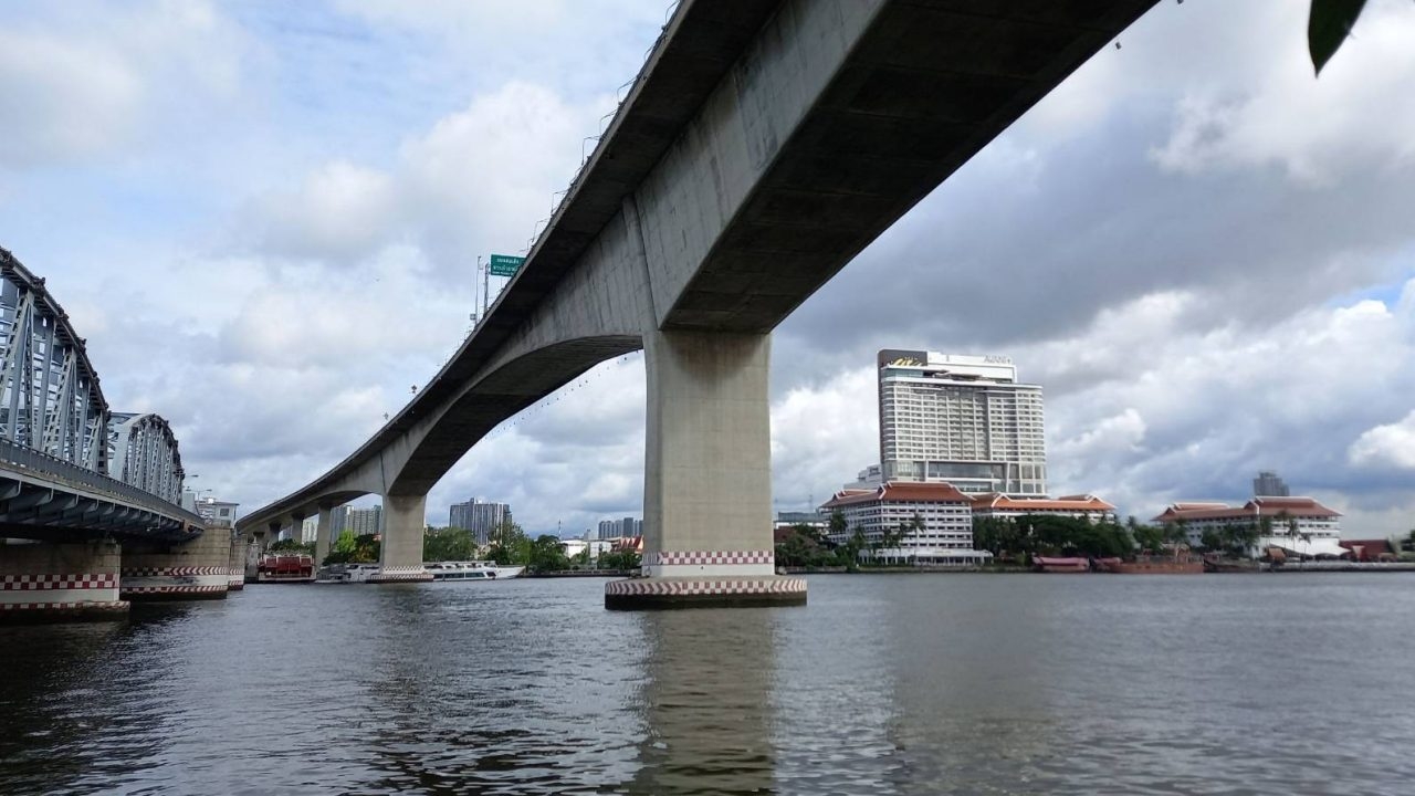 อาลัย "วิว" เกาะรถไอ้คลั่ง ถูกสะบัดตกน้ำ เพื่อนเศร้า เล่านาทีตามหา