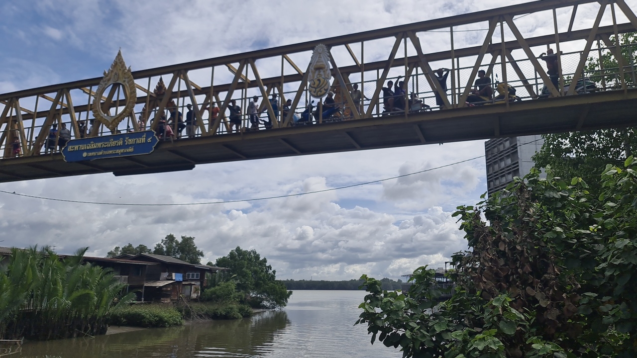 พบแล้วหนุ่ม ม.4 จมเจ้าพระยาดับ ย่านปากคลองบางปลากด หลังญาติออกหาทั้งคืน