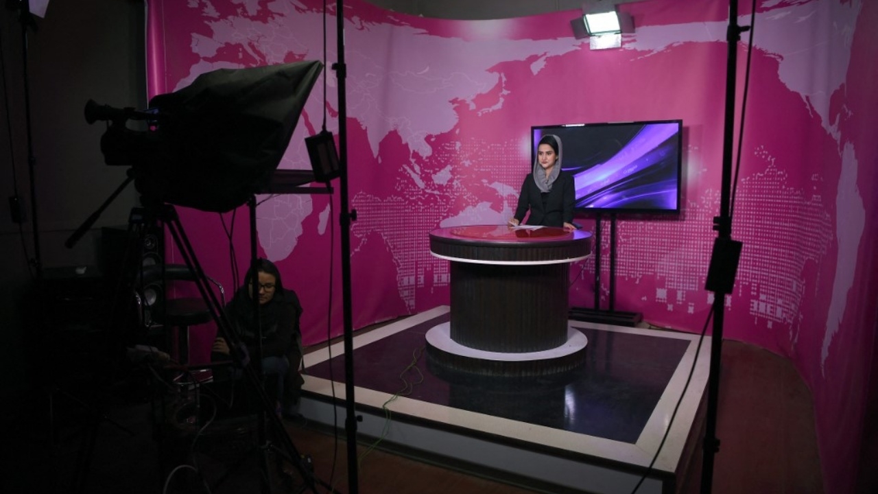 นักข่าวหญิงอัฟกันช็อก ตาลีบันสั่งออกทีวีต้องปิดบังใบหน้า