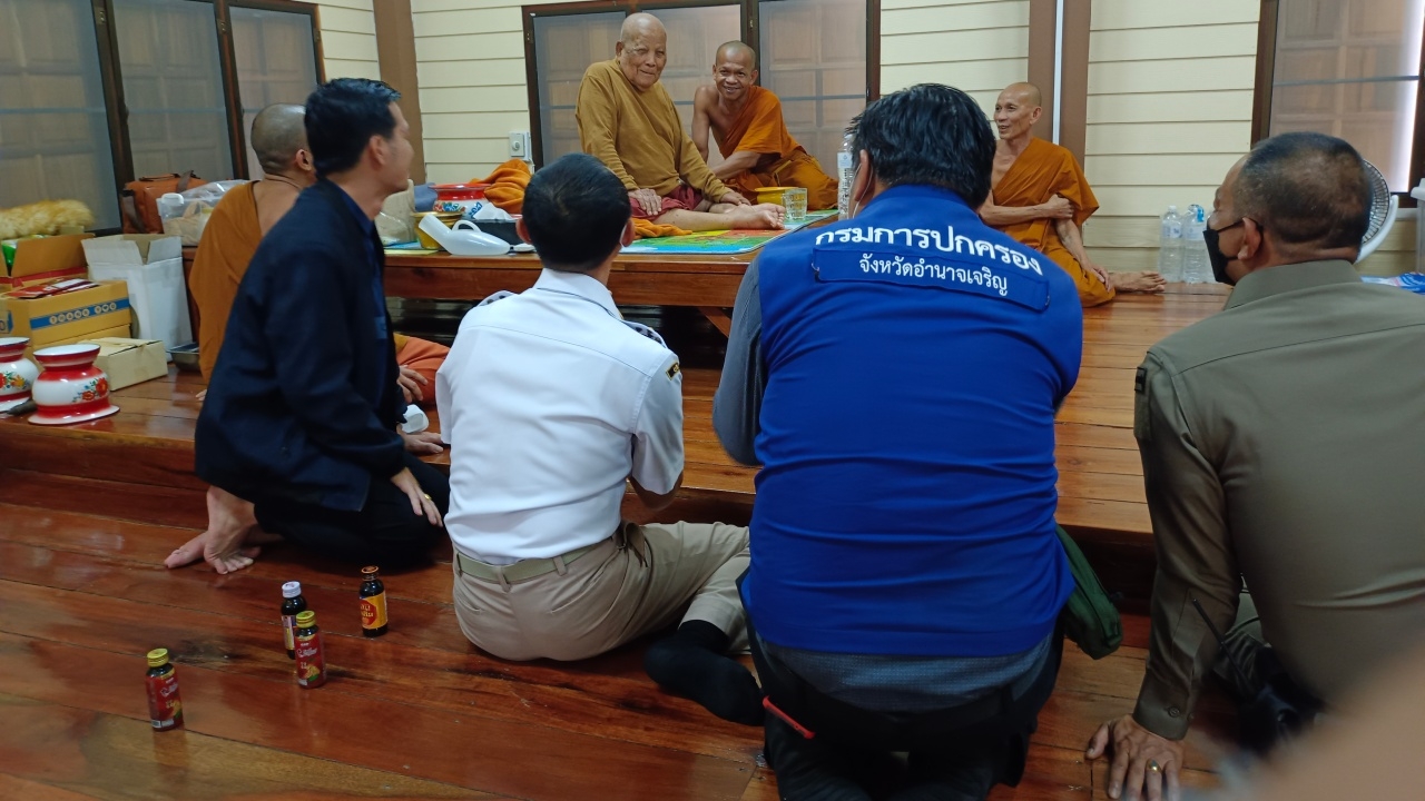 ส่ง ตำรวจ-ฝ่ายปกครอง เข้า รปภ.วัด "หลวงปู่แสง" หวั่นเกิดเหตุไม่คาดคิด