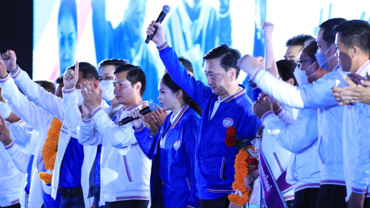 "อภิชัย" นำทัพ ผู้สมัคร ส.ก.พปชร.ขอคะแนน ตรวจสอบ-ถ่วงดุลผู้ว่าฯ กทม.