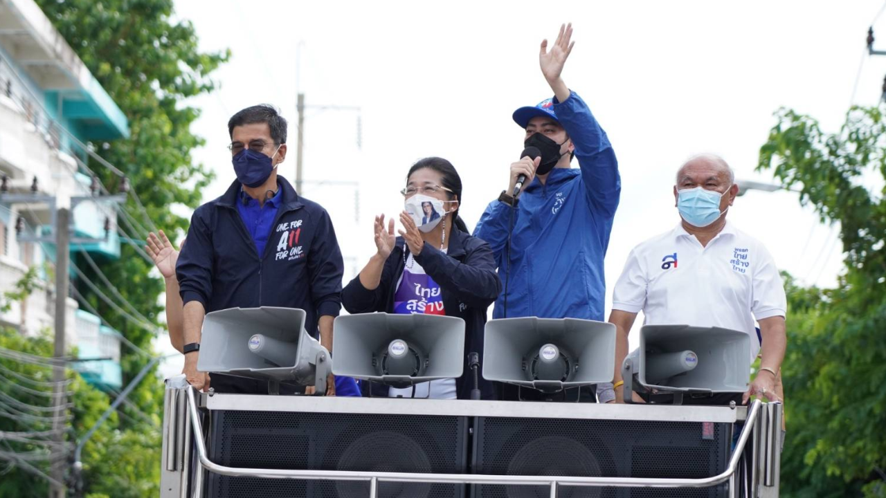 “หญิงหน่อย” นำทีมปล่อยรถแห่รอบกทม. ขอคะแนนให้ “ศิธา” น้องจินนี่มาด้วย